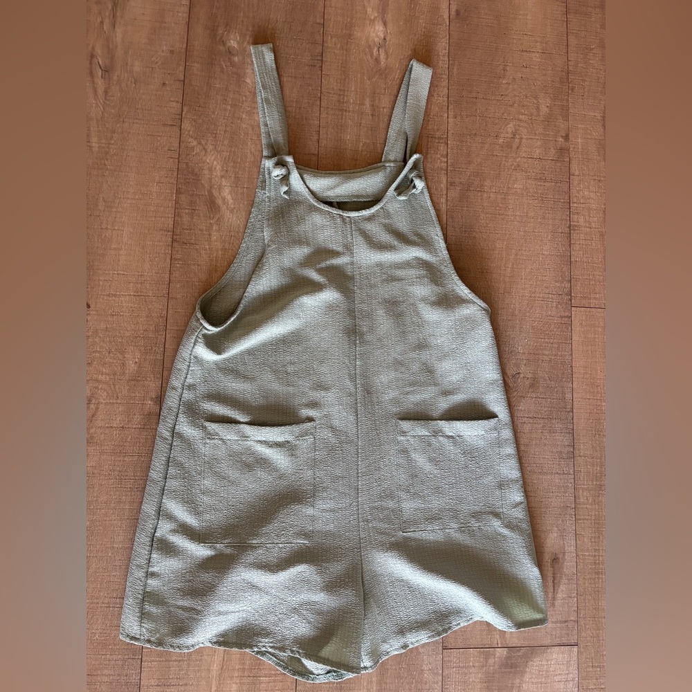 Emery Rose Light Green Romper with Pocket